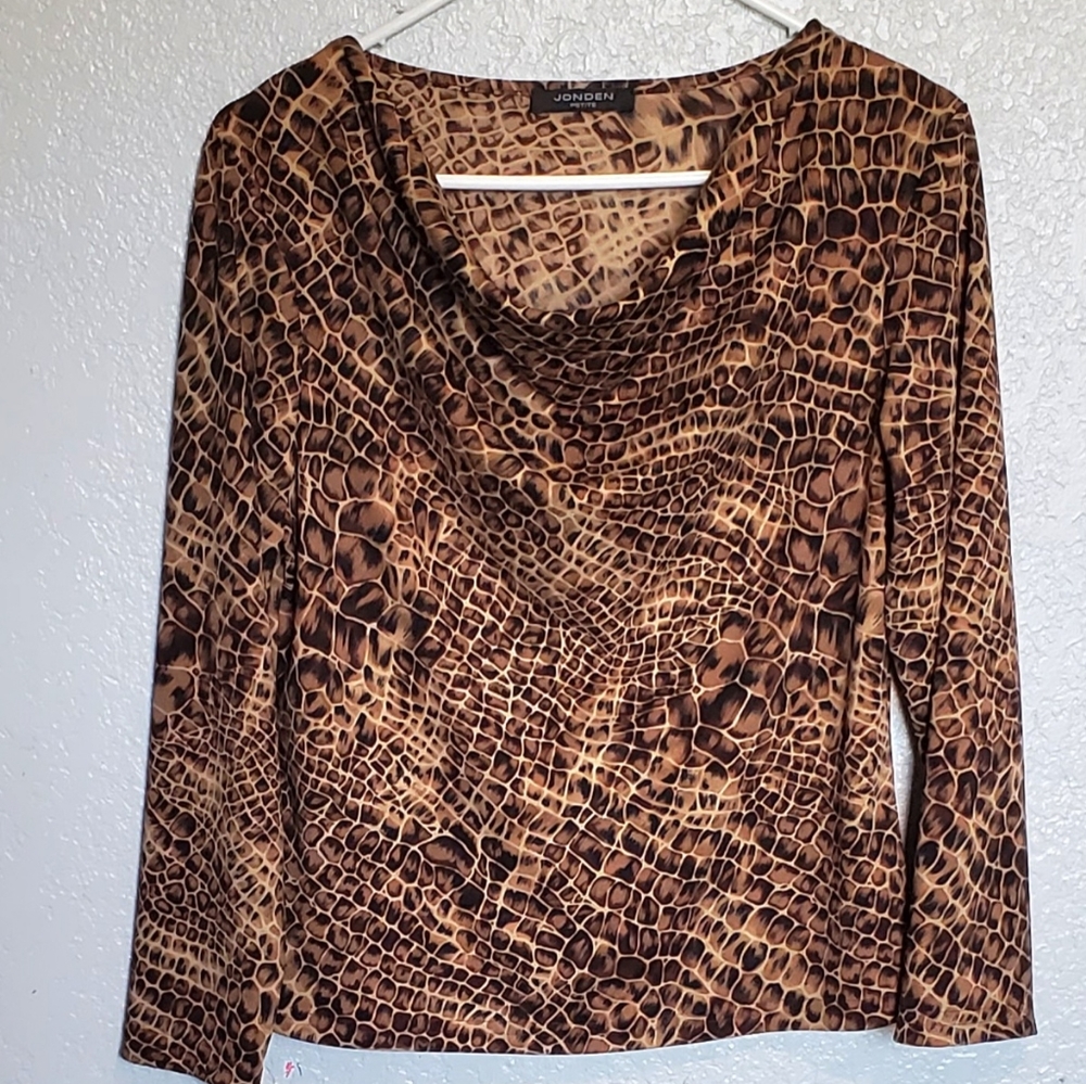 cute ladies blouse,sz s/m petite